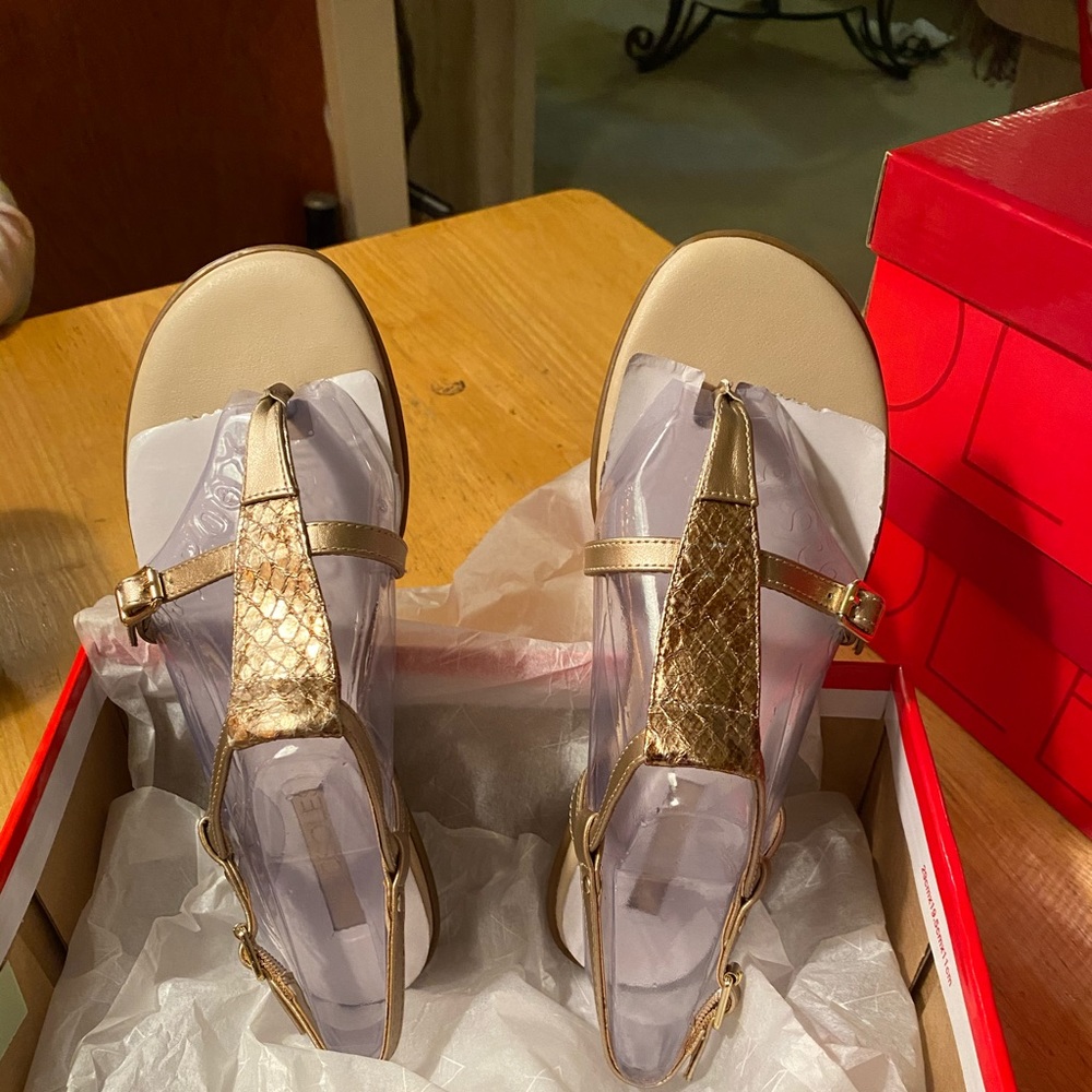 AEROSOLES sandals. BRAND NEW. NEVER WORN